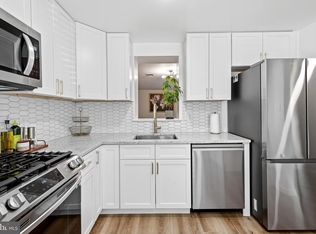 5919 Grisby House Ct, Centreville, VA 20120