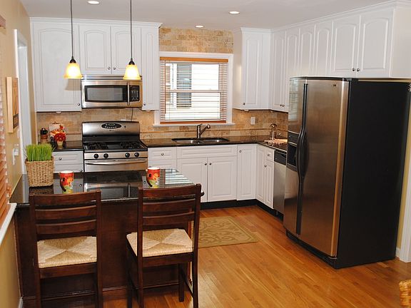 Eat-in Kitchen