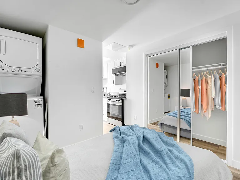 Valleywood Apartments - Studio