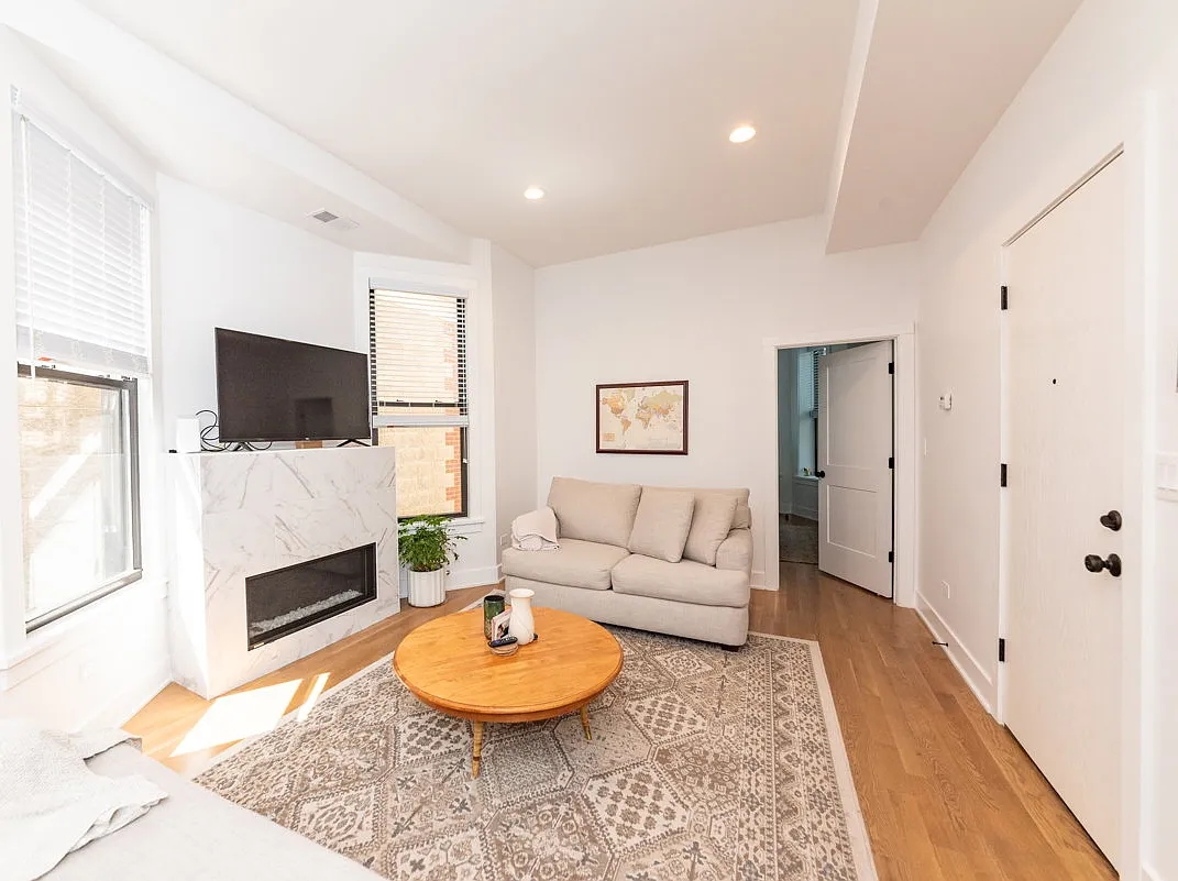2 bed, 2.0 bath, $3,515 — Photo 2