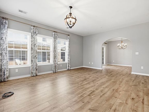 5th image of 513 Hay Hill Ln. #B