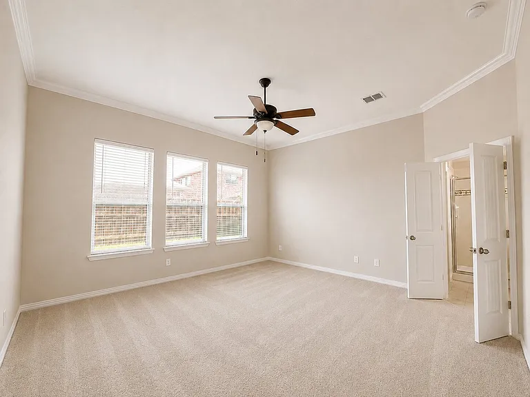 5724 Silverton Ave — Photo 9