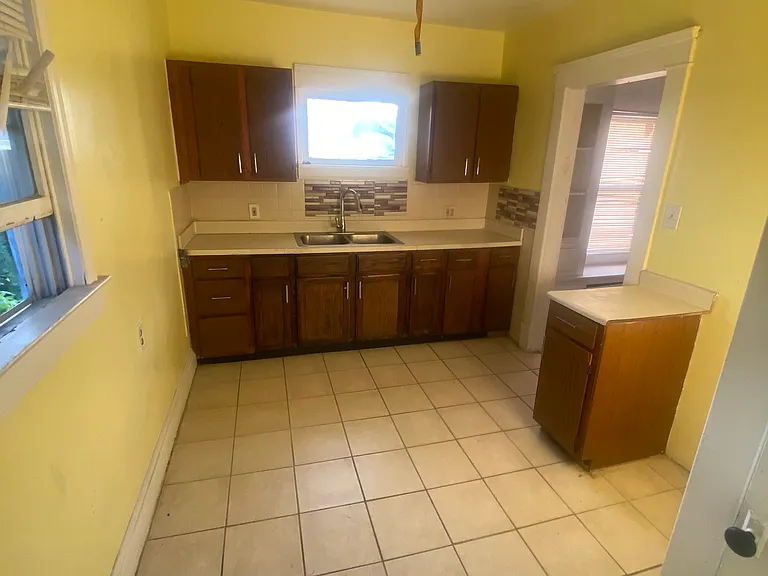 14004 Shaw Ave #2 — Photo 5