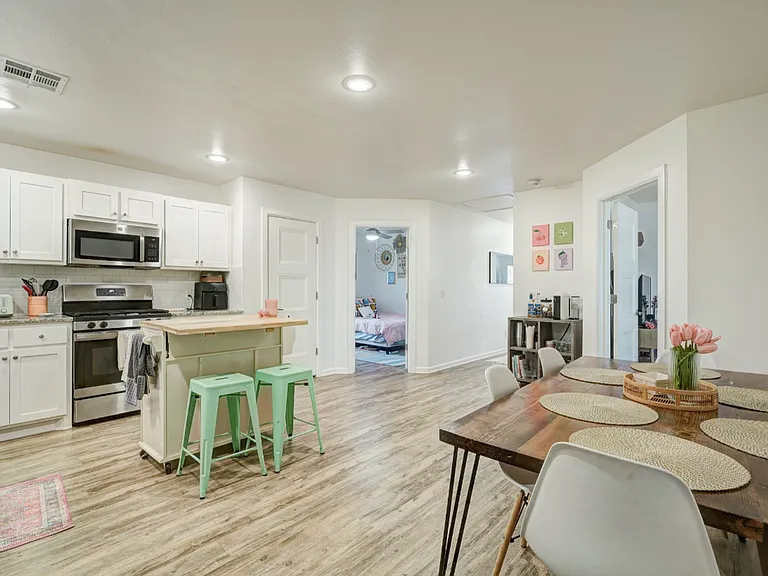1520 N Market Ave — Photo 15