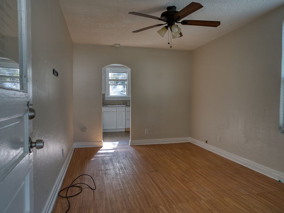 1st image of 701 1/2 16th Ave S