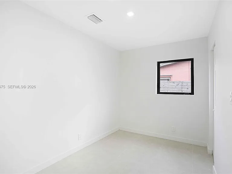 2230 N 62nd Ave — Photo 17