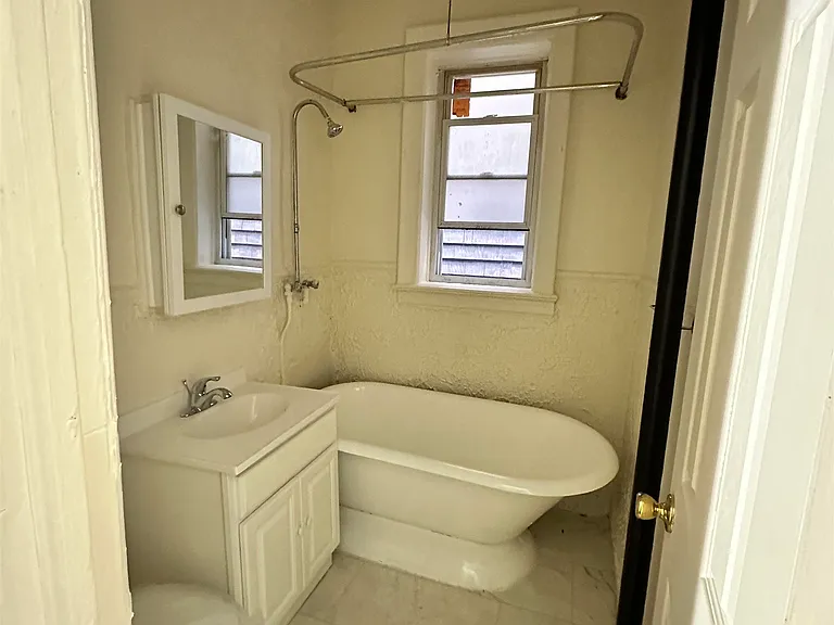 90 Harmon St #4 — Photo 4