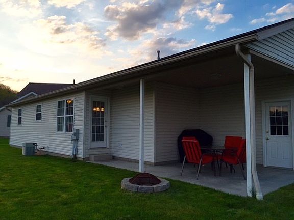 2nd image of 442 Taylor Dr SW