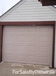 Garage : One car garage with garage door opener .