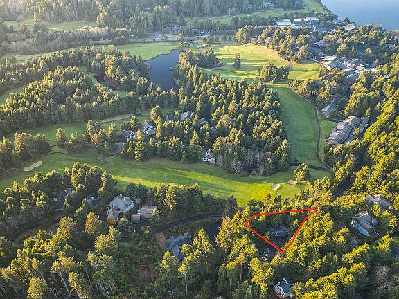 3rd image of 489 Fairway Dr