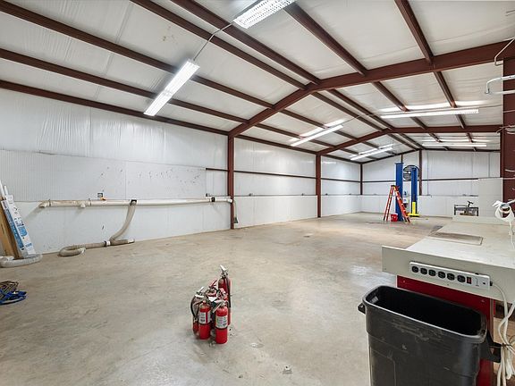 2nd image of 4212 Oak Dr