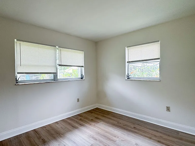 914 San Remo Ave — Photo 11