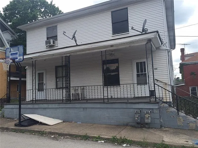 102 4th Ave photo 1