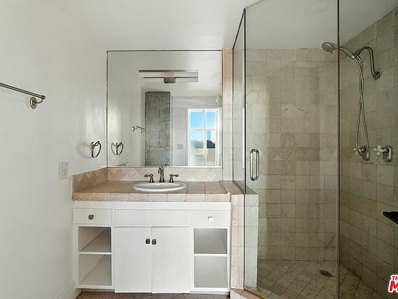 5th image of 1155 N La Cienega Blvd