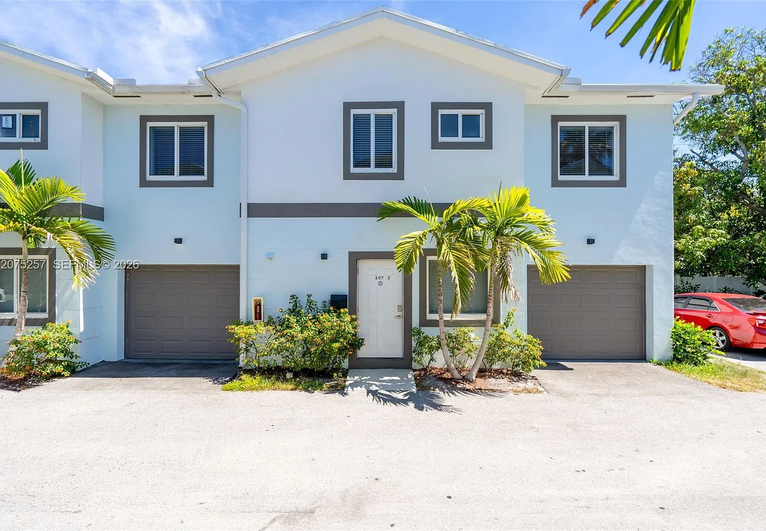North Lauderdale — Photo 1