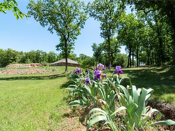 4th image of 900869 S Oak Hill Dr