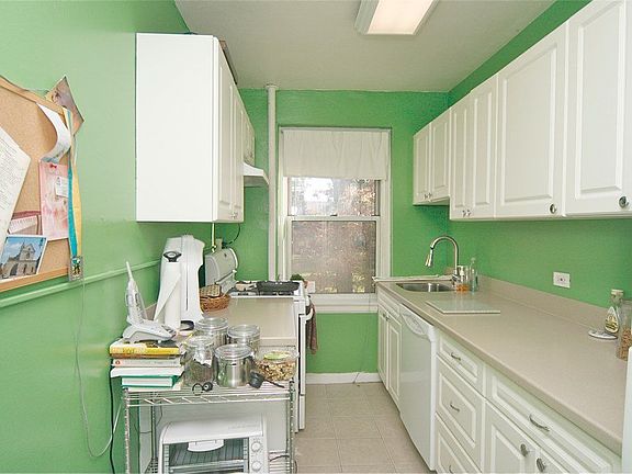 2nd image of 120 Woodside Grn APT 2A