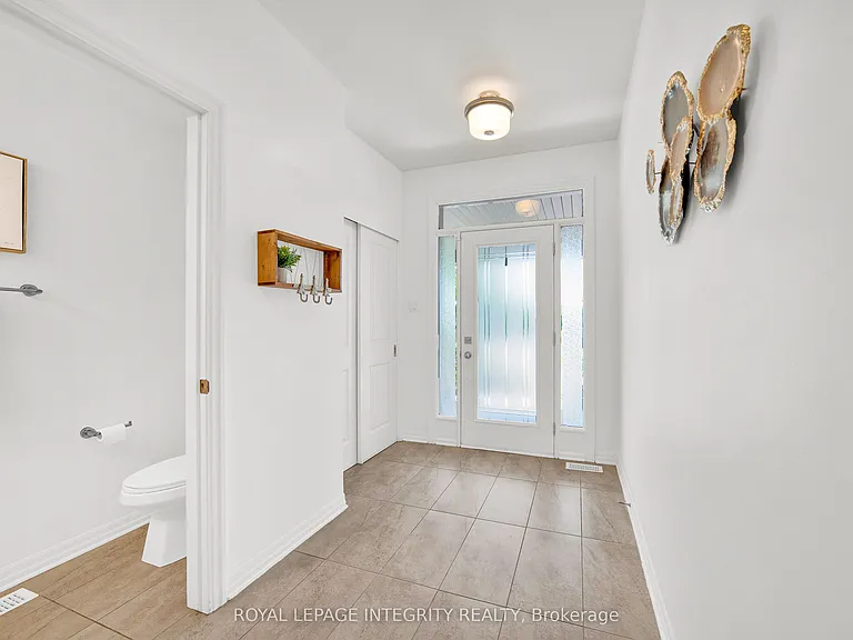 114 Hawkeswood Dr — Photo 3