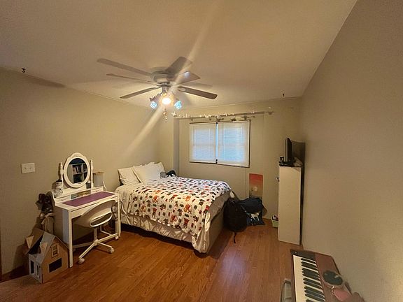 5th image of 1063 Yale Ave