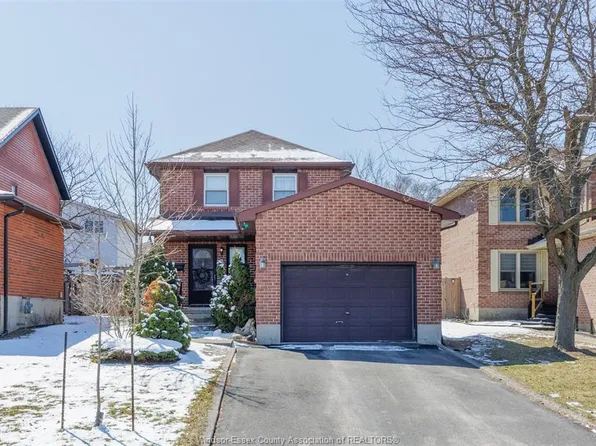 10 Balmoral Ct, Kingston, ON K7M 7S9