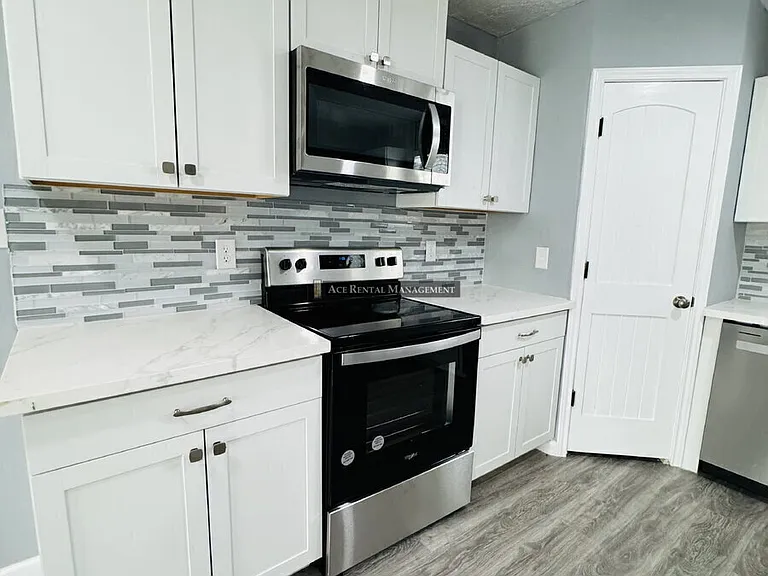 1 E Lutcher Ave #A — Photo 3