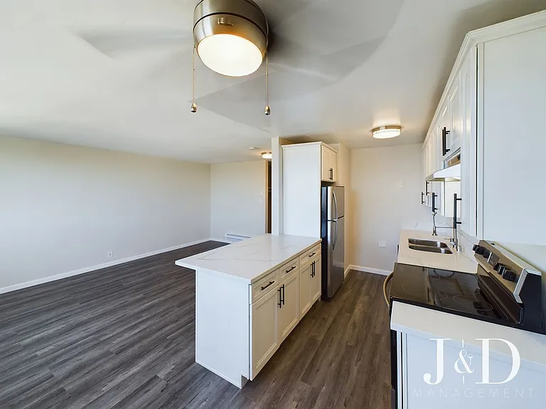 Newly Renovated Units Near the Beach with Parking — Photo 15