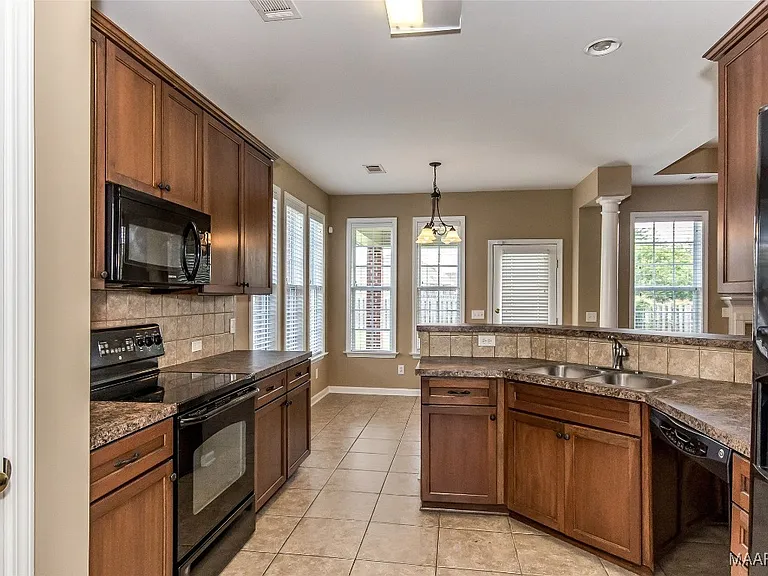 9625 Helmsley Cir — Photo 19