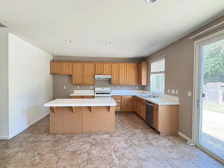 11557 Marissa Way — Photo 8