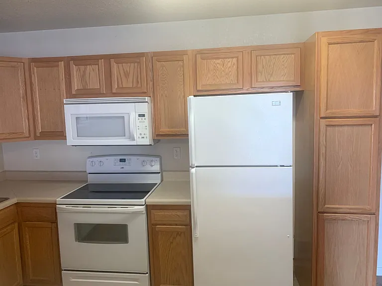 21049 Homer St — Photo 3
