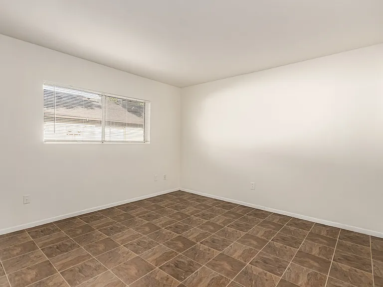 27 W Concorda Dr #104 — Photo 13