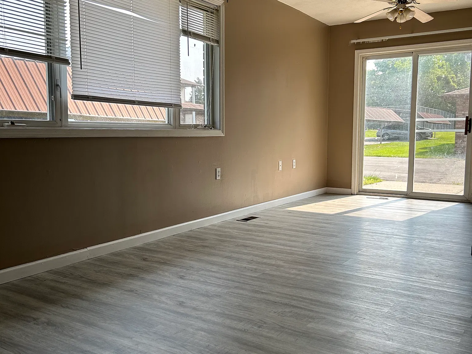 2 bed, 1000 sqft, $1,450 — Photo 2