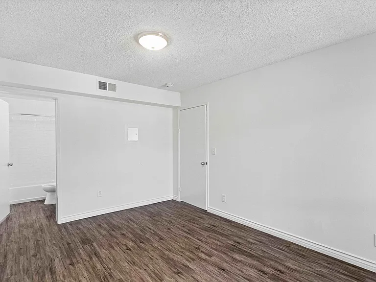 1725 Grismer Ave — Photo 12