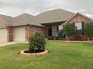 2721 SE 39th St, Moore, OK 73160