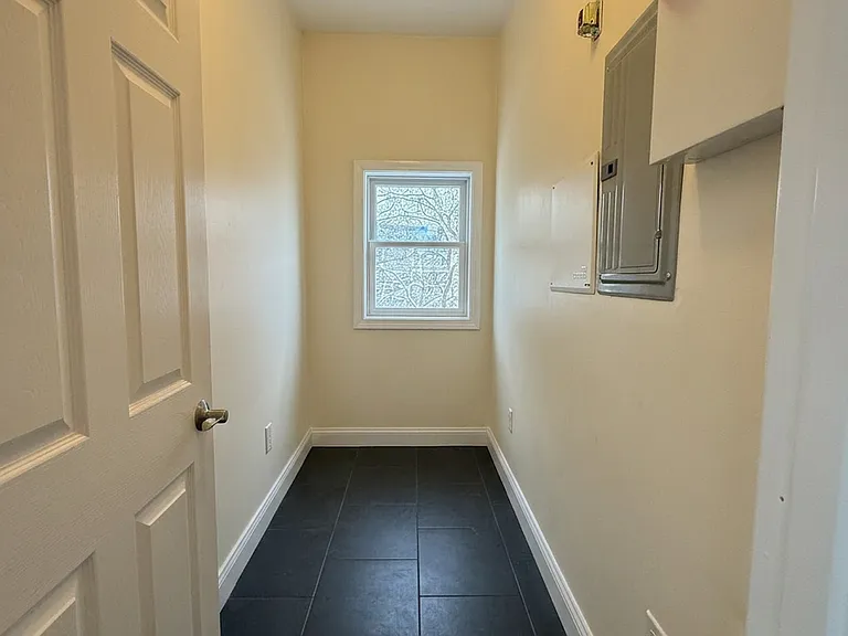 12 Andrew St #2 — Photo 5