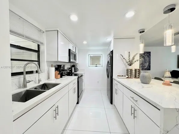 3432 NW 86th Way #201, Sunrise, FL 33351
