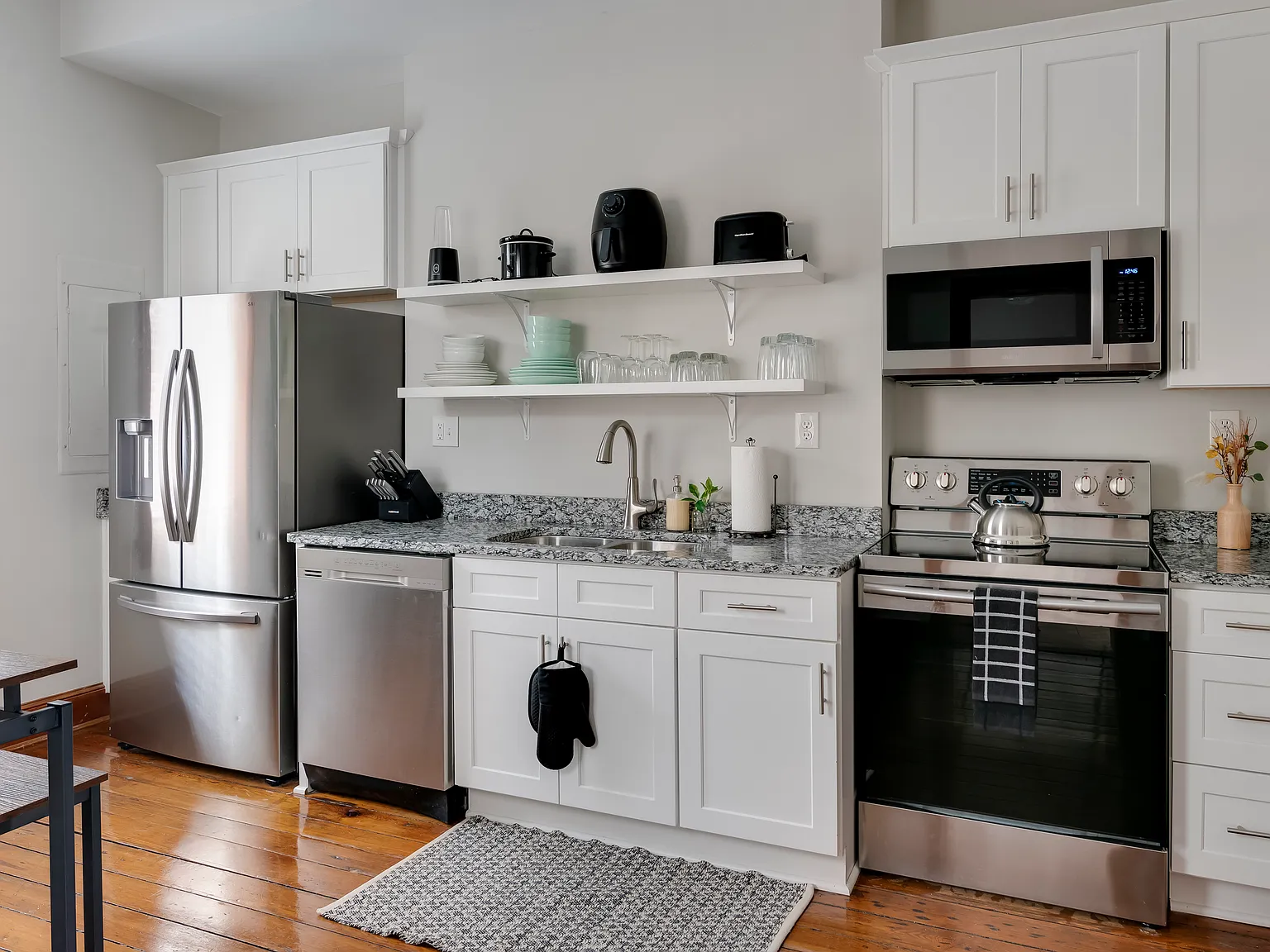 3 bed, $3,000 — Photo 4