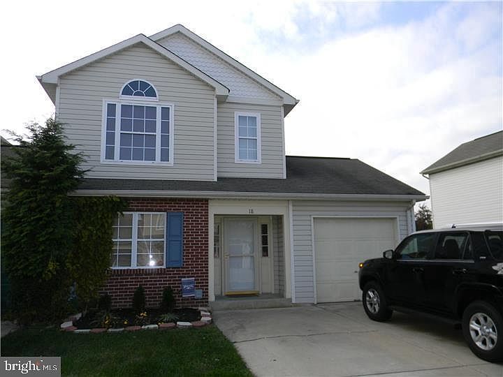 1st image of 18 Paxton Ln