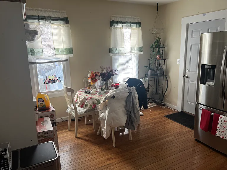 154 Oak Grove Ave #2 — Photo 4