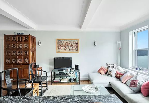 3rd image of 250 Cabrini Blvd APT 6B