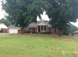 1213 N Maple Ave E, Sand Springs, OK 74063