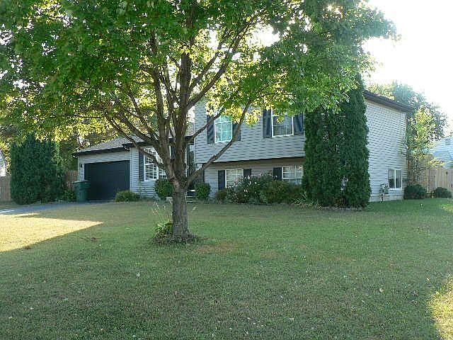 2nd image of 831 Deephollow Ct