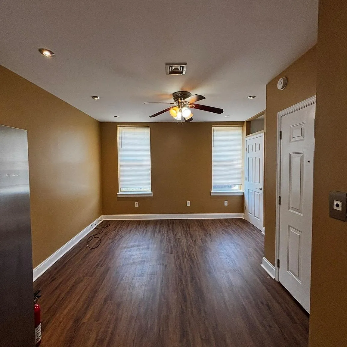 1 bed, 1.0 bath, 2014 sqft, $1,375 — Photo 3