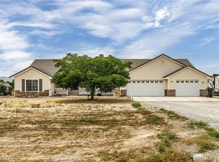 3270 Oakleaf Ave, Pahrump, NV 89048