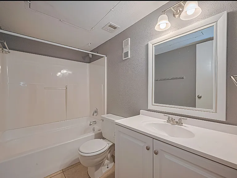 12905 Woodforest Blvd #107 — Photo 2