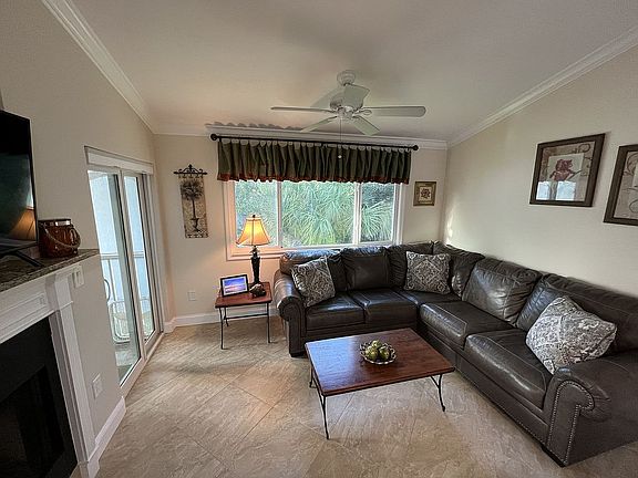 3rd image of 634 Beach Park Ln