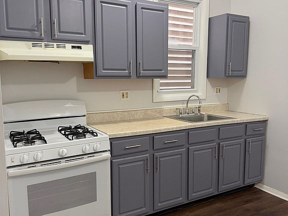 3rd image of 756 Irving Pl #1