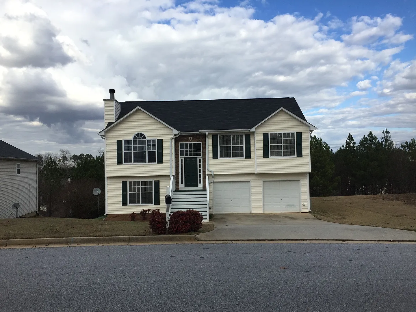 This well maintained home is spacious enough to accommodate all your needs! Open House 7/19 from ... — Photo 3