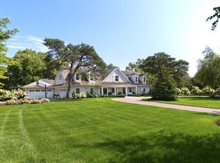 415 Highcroft Rd, Wayzata, MN 55391