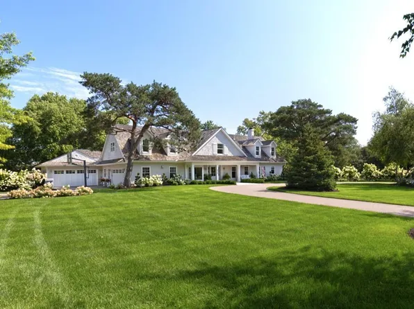 415 Highcroft Rd, Wayzata, MN 55391