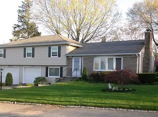 6 Everett Rd, Cranston, RI 02920